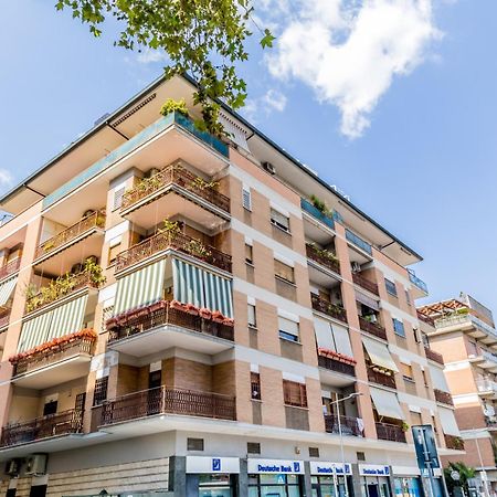 Bbhome Penthouse Bright And Elegant Metro Conca D'Oro Róma Kültér fotó